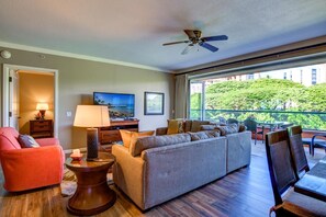 Spacious modern decor and open air concept from balcony     HKK-242