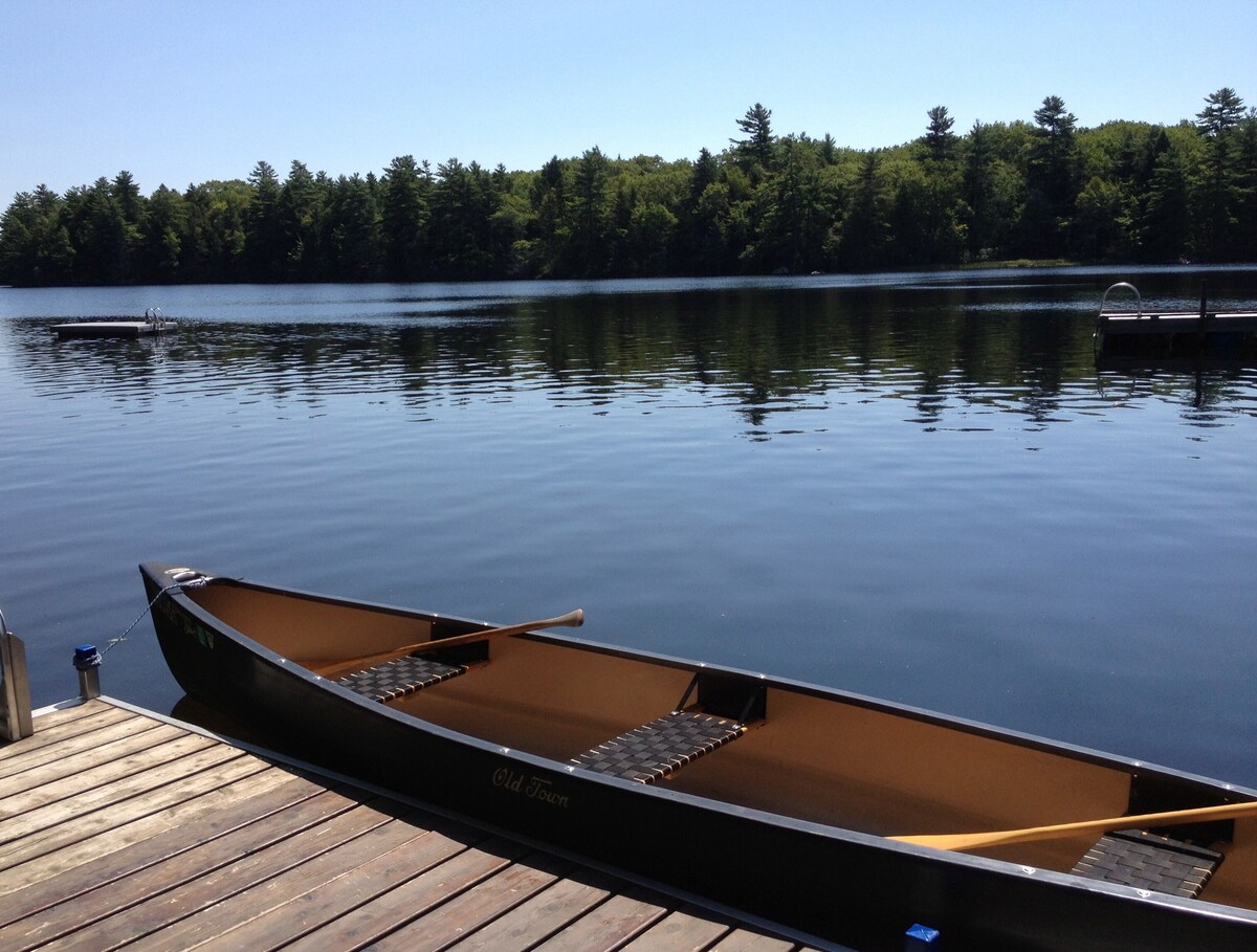 QUINTESSENTIAL MAINE LOG CABIN SET ON GORGEOUS LAKE