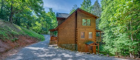 Large 3 story log cabin in the mountains with hot tub and private Lake access.