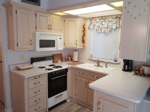 Full size kitchen