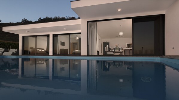 House / Swimming Pool