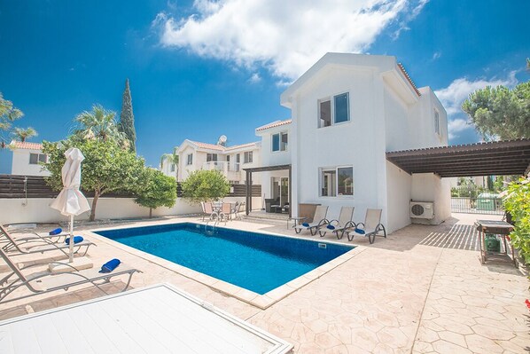 Villa MA14, Modern 3BDR Protaras Villa, Close to the main Strip and Beaches