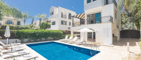 Villa MY5, Modern 5BDR Central Protaras Villa, 3 minute walk to the main strip