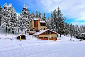 Direct access to the Stagecoach chairlift, lodge and ski run