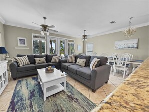 1st Floor | Living Area
