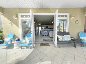 Royal Palms Retreat | Front Porch