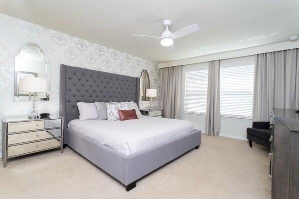 Master bedroom (King Bed) / TV / 2nd floor