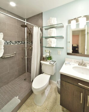 Bathroom with Rain Shower and Luxury Towels