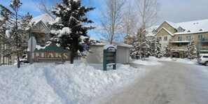 Peaks Entrance Sign