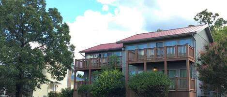 These balconies face the lake view