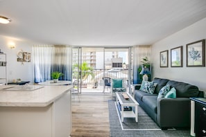 Large sliding glass doors take you out onto our 'full apartment width' lanai.