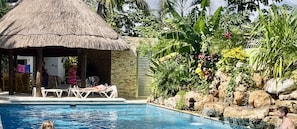 Alizes pool and palapa