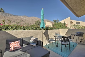 With a furnished deck and pool access, this Palm Springs condo has it all.