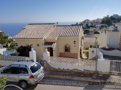 Casa con excelentes vistas al mar en la Cumbre del Sol cerca de Moraira