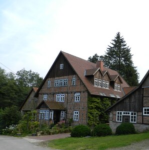 Haupthaus mit Ferienwohnung im Erdgeschoss