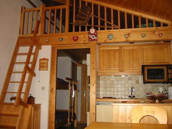 kitchenette, mezzanine et coin nuit