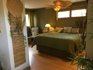 2nd Floor--Grand King, Steamroom, Bar Sink, Refrig, Fireplace, 50" TV, Balcony