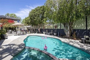 "Cooling Off" Pool with Spa.
5ft at deepest-Stairs Both Ends.
Summer Fun!