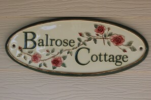 Plaque on Balrose Cottage