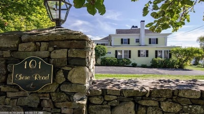 Classic Maine Cottage with an Ocean View in York Beach, ME.  200 Yards to Beach.