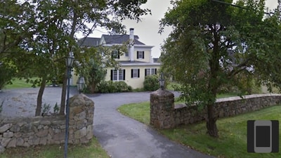 Classic Maine Cottage with an Ocean View in York Beach, ME.  200 Yards to Beach.