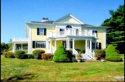 Classic Maine Cottage with an Ocean View in York Beach, ME.  200 Yards to Beach.