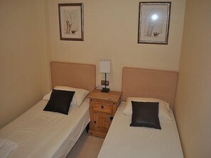 Twin bedroom