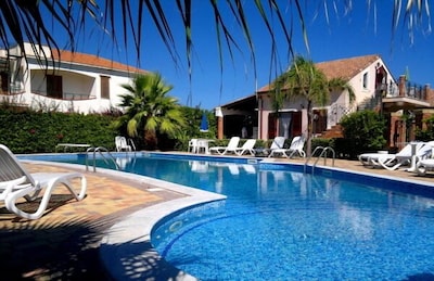 Apartments direkt am Meer mit Pool, Terrasse mit Meerblick, WLAN, in der Nähe von Cefalu Palermo