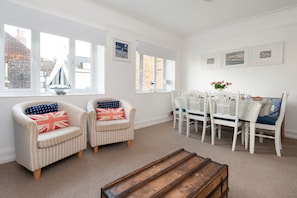 Bright and airy Lounge, with stunning rooftop views of Broadstairs.