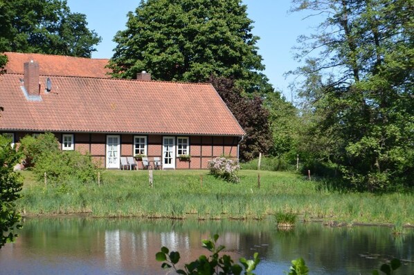 Außenansicht des Gebäudes. Das Landhaus