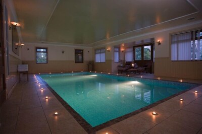 Luxurious House with indoor heated swimming pool - sleeps 15