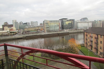 Glasgow Waterfront Apartment Short Walk To City Centre