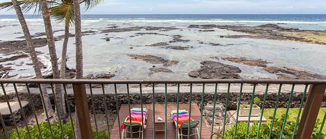 Upper Lanai, lower lanai are both absolute oceanfront