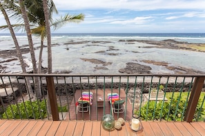 Upper Lanai, lower lanai are both absolute oceanfront