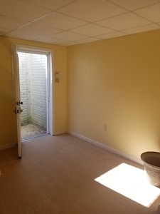 Huge basement minutes away from Gaylord/MGM/Washington Harbor