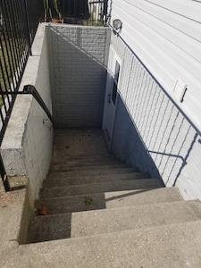 Huge basement minutes away from Gaylord/MGM/Washington Harbor