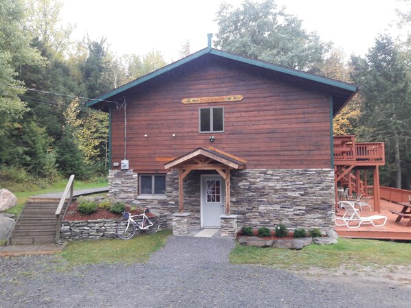 European Catskill Chalet with Gorgeous Views!