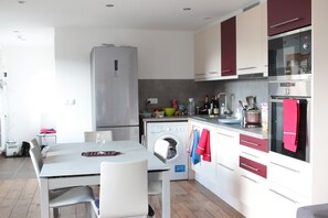 Kitchen fully equipped 