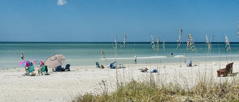 1 minute walk to enjoy a day on the beach