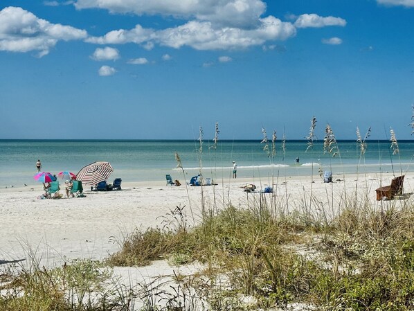 1 minute walk to enjoy a day on the beach