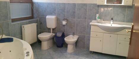 Bathroom amenities