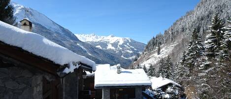 Vue depuis étage sur vallée de Courchevel