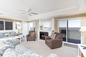 Light & Bright with a great Open Floor Plan.