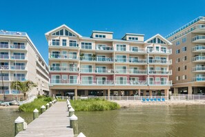 Located directly on the Bay, Sunset Beach has a Private Beach and Pier.