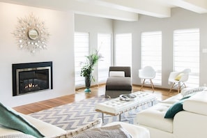 Living room with gas fire place.