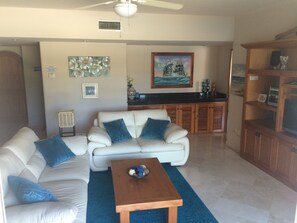 Spacious living area w/ flat screen TV, DVD player (featuring Netflix) & DVD's.