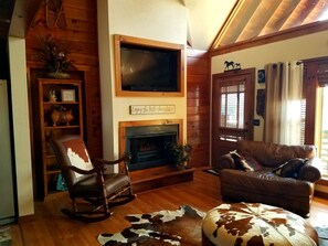 Living room with direct TV and electric fireplace and beautiful mountain views.
