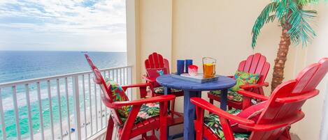 Huge Balcony - Have your morning coffee with side of ocean