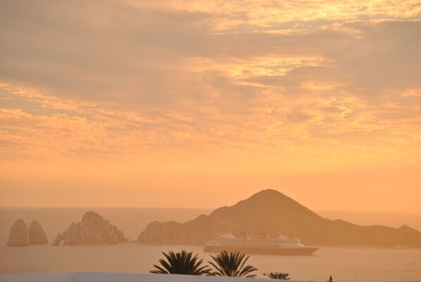 zoomed view of the Arch from the lanai