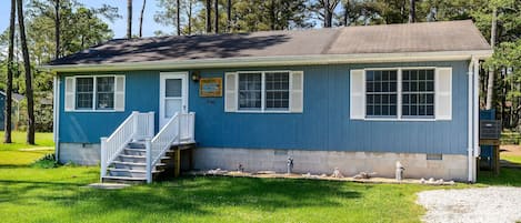 Beautiful Beach Pines is only a short bike ride or stroll to Assateague National Seashore.